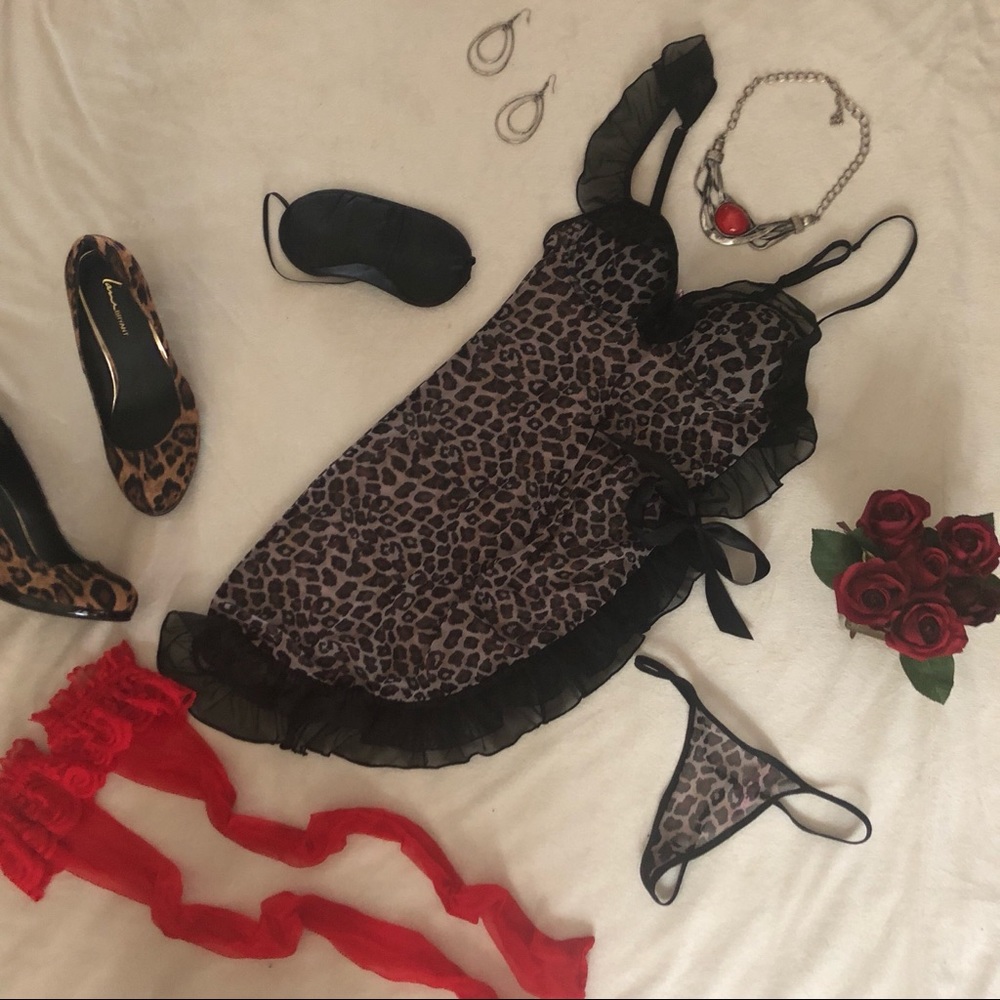 Sexy leopard print lingerie set